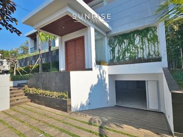 Rumah MEWAH Baru Dijual Di Lokasi Primer Pondok Indah Jakarta Selatan