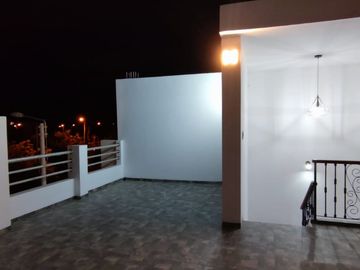 VENDO CASA DE ESTRENO CON VISTA A PARQUE  EN LA ENTRADA DE BOULEVARD