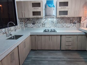 VENDO CASA DE ESTRENO CON VISTA A PARQUE  EN LA ENTRADA DE BOULEVARD