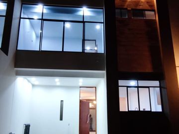 VENDO CASA DE ESTRENO CON VISTA A PARQUE  EN LA ENTRADA DE BOULEVARD