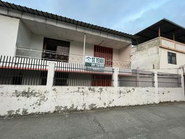 CASA COMERCIAL EN VENTA EN LA VIA PORTOVIEJO   SANTA ANA