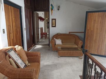 Casa muy amplia en venta , excelente ubicación