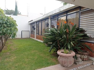 Casa muy amplia en venta , excelente ubicación