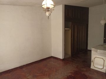 Casa muy amplia en venta , excelente ubicación