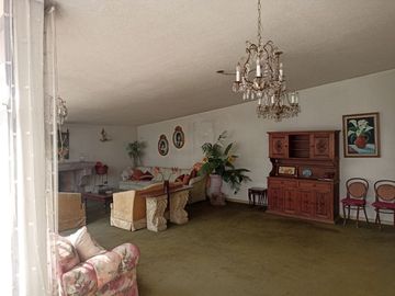 Casa muy amplia en venta , excelente ubicación