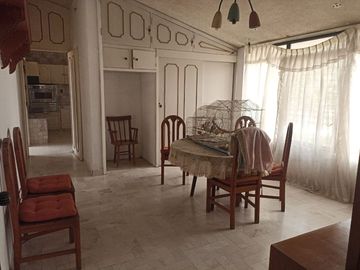 Casa muy amplia en venta , excelente ubicación