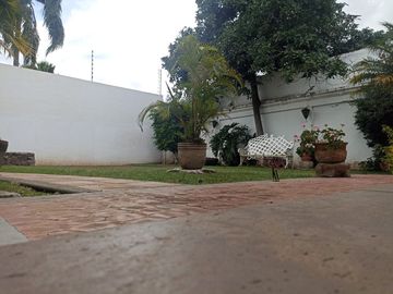 Casa muy amplia en venta , excelente ubicación