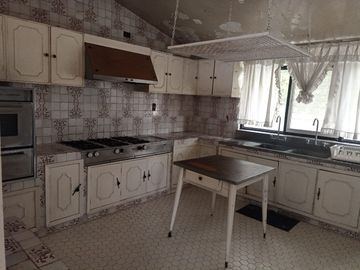 Casa muy amplia en venta , excelente ubicación