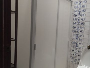 Casa muy amplia en venta , excelente ubicación