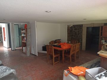 Casa muy amplia en venta , excelente ubicación