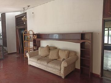 Casa muy amplia en venta , excelente ubicación
