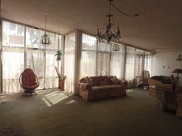 Casa muy amplia en venta , excelente ubicación