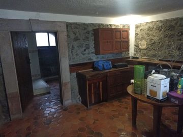 Casa muy amplia en venta , excelente ubicación
