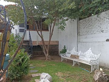 Casa muy amplia en venta , excelente ubicación