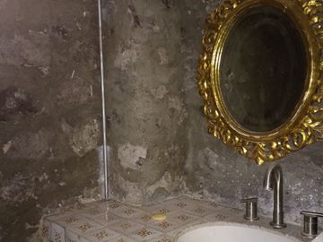 Casa muy amplia en venta , excelente ubicación