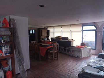 Casa muy amplia en venta , excelente ubicación