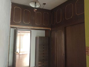 Casa muy amplia en venta , excelente ubicación