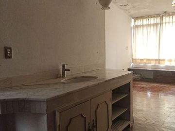 Casa muy amplia en venta , excelente ubicación