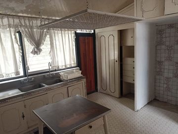 Casa muy amplia en venta , excelente ubicación