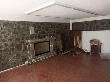 Casa muy amplia en venta , excelente ubicación