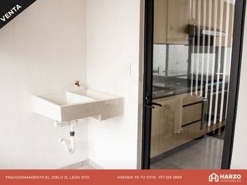 HERMOSA CASA CON JARDÍN Y CASA CLUB CON ALBERCA, FRACCIONAMIENTO EL CIELO II, LEÓN, GUANAJUATO