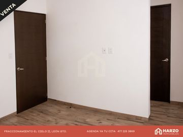 HERMOSA CASA CON JARDÍN Y CASA CLUB CON ALBERCA, FRACCIONAMIENTO EL CIELO II, LEÓN, GUANAJUATO