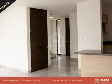 HERMOSA CASA CON JARDÍN Y CASA CLUB CON ALBERCA, FRACCIONAMIENTO EL CIELO II, LEÓN, GUANAJUATO