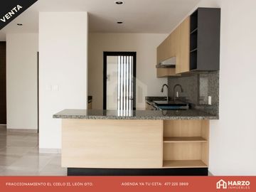 HERMOSA CASA CON JARDÍN Y CASA CLUB CON ALBERCA, FRACCIONAMIENTO EL CIELO II, LEÓN, GUANAJUATO