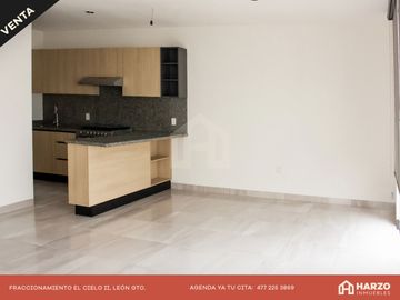 HERMOSA CASA CON JARDÍN Y CASA CLUB CON ALBERCA, FRACCIONAMIENTO EL CIELO II, LEÓN, GUANAJUATO