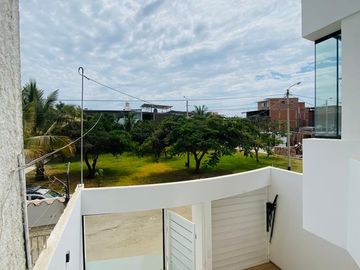 LINDA CASA EN VENTA URB. MIRAFLORES CONTRY CLUB-FRENTE A PARQUE