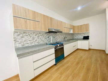 LINDA CASA EN VENTA URB. MIRAFLORES CONTRY CLUB-FRENTE A PARQUE