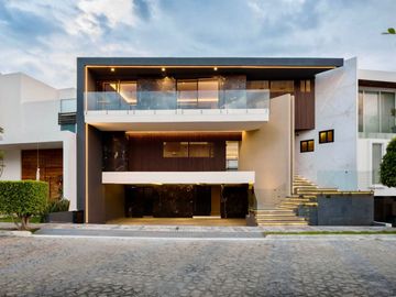 Espectacular Casa en Venta de 5 recámaras en Lomas de Angelópolis
