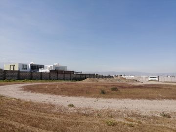 EN VENTA TERRENO DE 3875 M2 EN LA AV. AVIACION , CERRO COLORADO