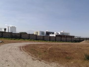 EN VENTA TERRENO DE 3875 M2 EN LA AV. AVIACION , CERRO COLORADO