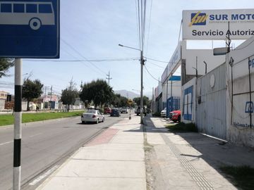 EN VENTA TERRENO DE 3875 M2 EN LA AV. AVIACION , CERRO COLORADO