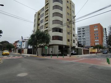¡BAJÓ DE PRECIO! Venta Departamento en Miraflores