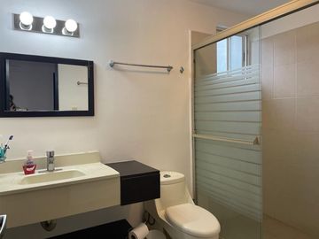 CASA EN VENTA EN CALZADAS DE ANAHUAC, ESCOBEDO, N.L.