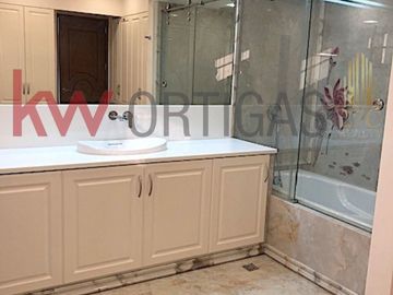 Elegant House for Sale in Manila Southwoods, Carmona, Cavite