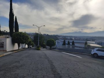 Vendo terreno de 1.586M2 en Urbanización exclusiva, en Cumbaya