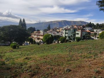 Vendo terreno de 1.586M2 en Urbanización exclusiva, en Cumbaya