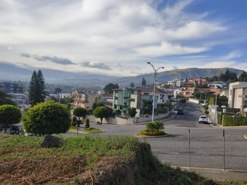 Vendo terreno de 1.586M2 en Urbanización exclusiva, en Cumbaya