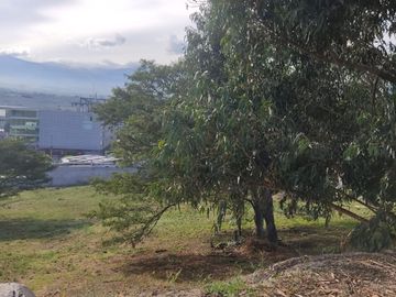 Vendo terreno de 1.586M2 en Urbanización exclusiva, en Cumbaya