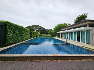 มัณฑนา บางนากม.13 สภาพบ้านภายในสภาพดีมาก บ้านเดี่ยว 2 ชั้น โซนหน้าโครงการ บนนื้อที่ 66.5 ตร.วา. พื้นที่ใช้สอย 230 ตรม. - ติดสวน หันทิศเหนือ โปร่ง ลมเย