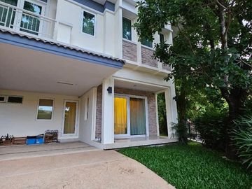 มัณฑนา บางนากม.13 สภาพบ้านภายในสภาพดีมาก บ้านเดี่ยว 2 ชั้น โซนหน้าโครงการ บนนื้อที่ 66.5 ตร.วา. พื้นที่ใช้สอย 230 ตรม. - ติดสวน หันทิศเหนือ โปร่ง ลมเย