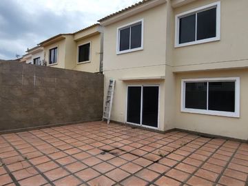 CASA DE VENTA, EN LA URB.MATICES , CANTON DAULE