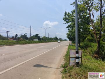 Land for sale, 13 rai, super highway. Chiang Mai - Lamphun (Highway No. 11) width 74 meters, depth 315 meters, price 135 million.