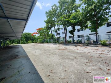 Land for sale, 13 rai, super highway. Chiang Mai - Lamphun (Highway No. 11) width 74 meters, depth 315 meters, price 135 million.
