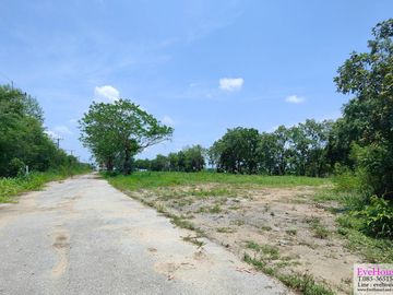 Land for sale, 13 rai, super highway. Chiang Mai - Lamphun (Highway No. 11) width 74 meters, depth 315 meters, price 135 million.