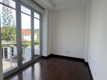 Casa en Venta en La Urbanización Puerto Azul - Vía La Costa
