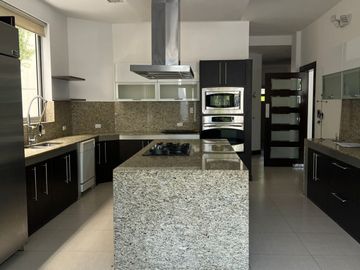 Casa en Venta en La Urbanización Puerto Azul - Vía La Costa